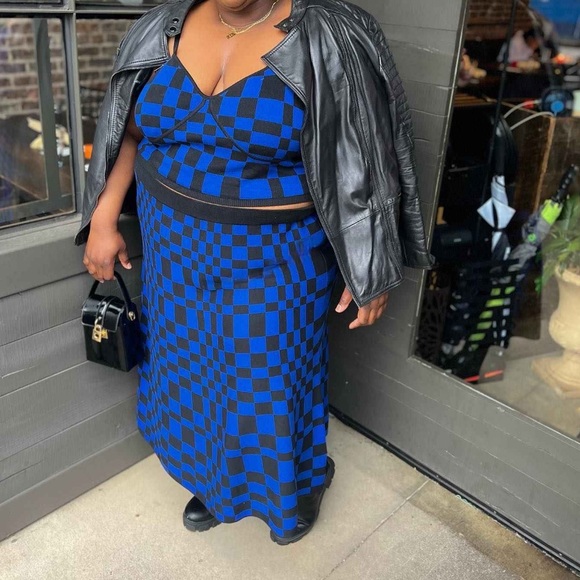 Future Collective with Kahlana Barfield Brown Sweater Midi Skirt - Picture 4 of 5